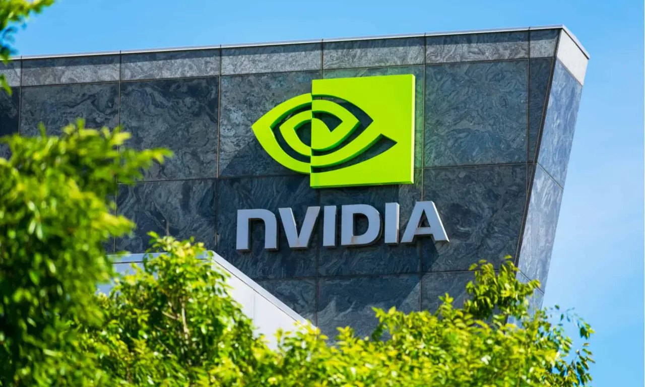 Nvidia raggiunge capitalizzazione di 1000 miliardi di dollari grazie al boom dell'AI