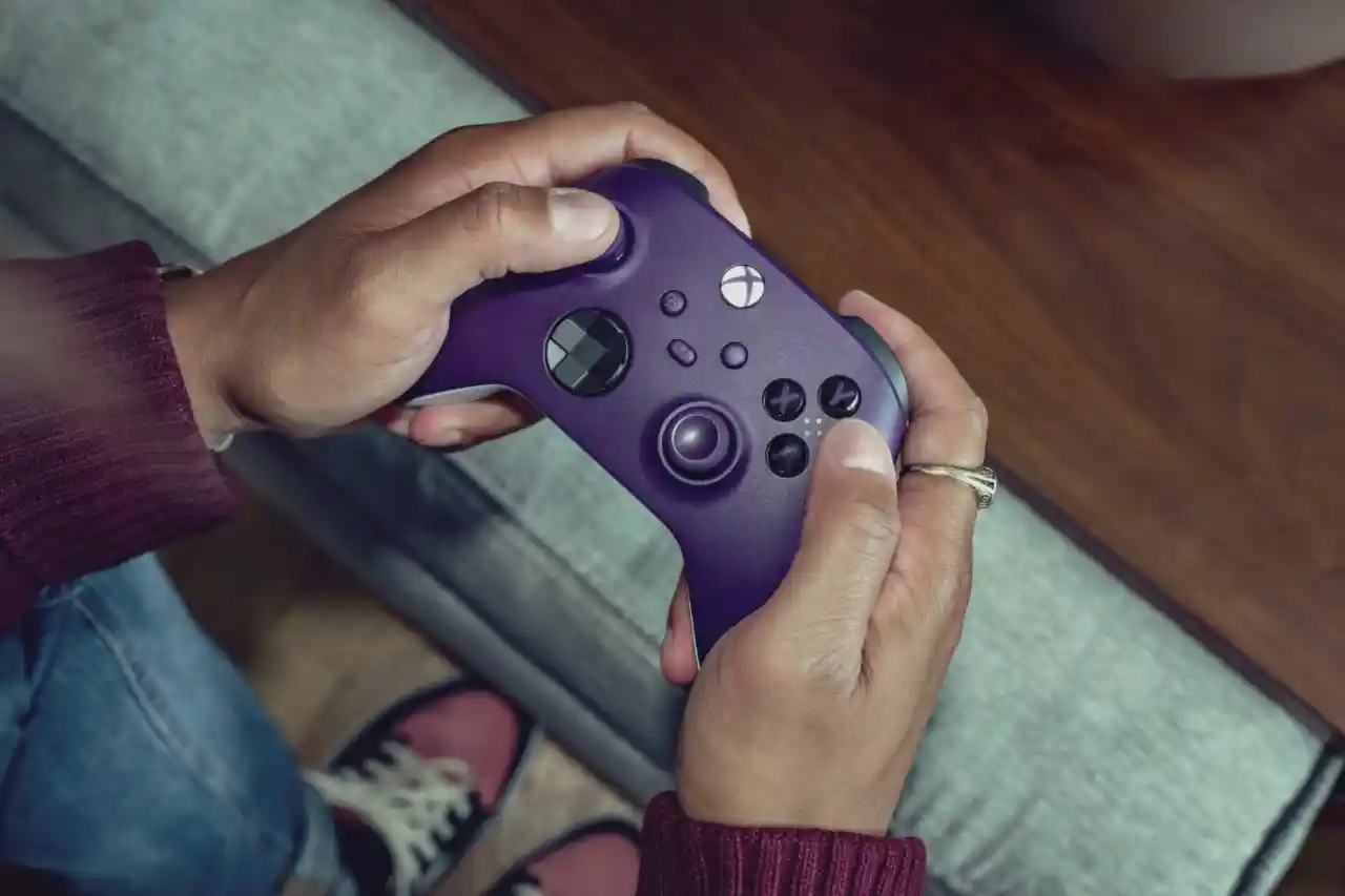 Microsoft presenta il nuovo controller Xbox Wireless Controller - Astral Purple
