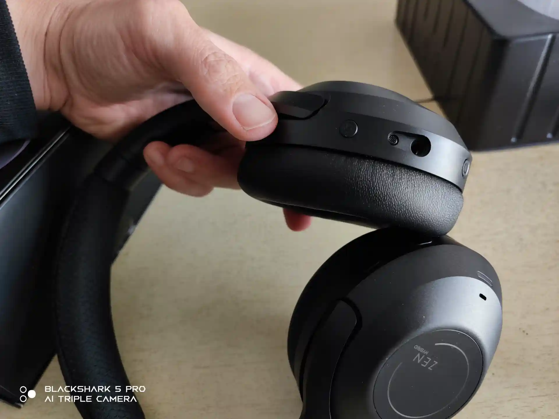 Creative Zen Hybrid Pro SXFI recensione: cuffie gaming over-ear wireless con codec BT LE Audio - unboxing