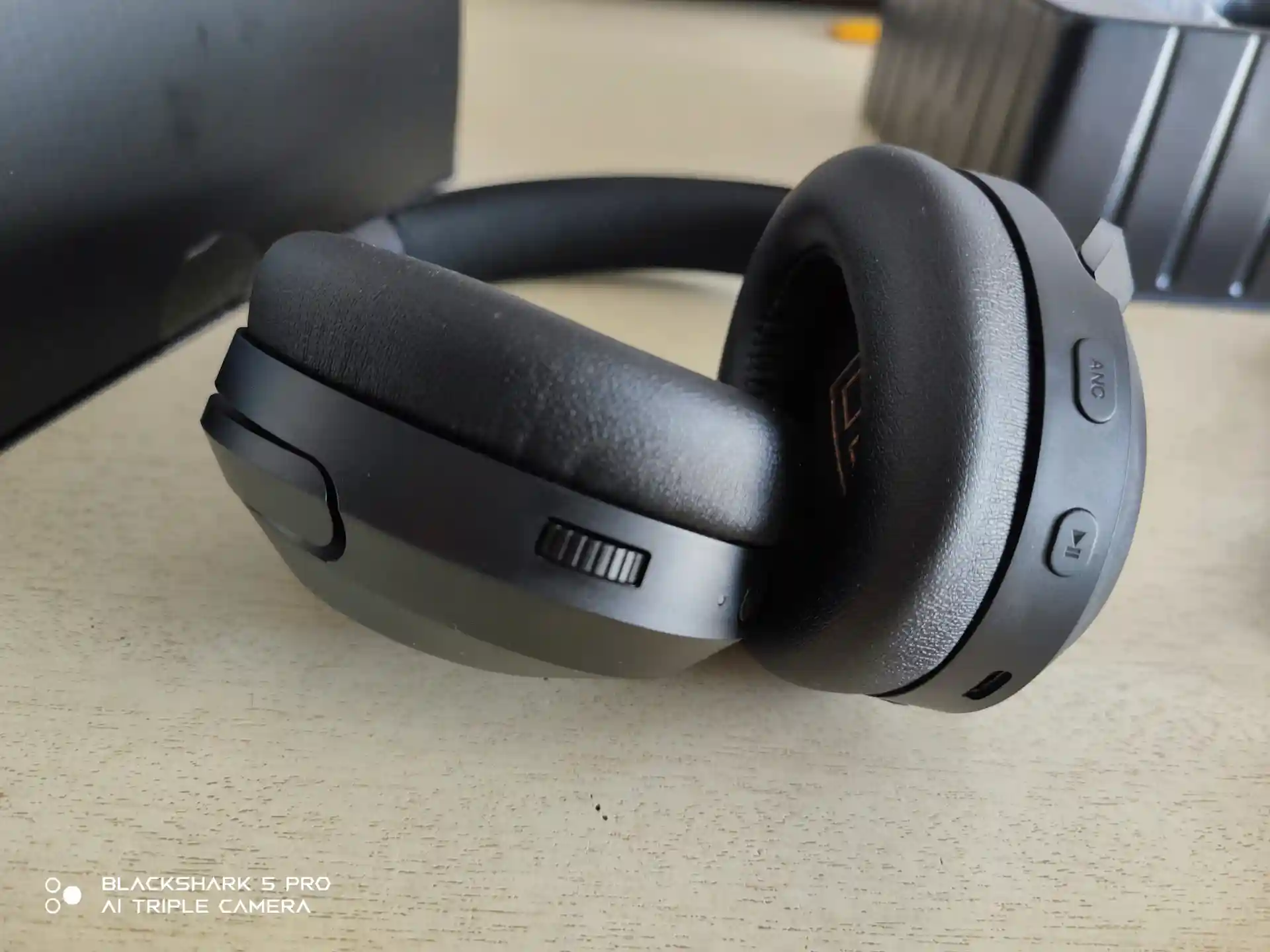 Creative Zen Hybrid Pro SXFI recensione: cuffie gaming over-ear wireless con codec BT LE Audio - unboxing