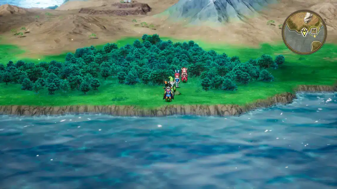 Dragon Quest III è tornato in grande stile con un remake che arriva su Nintendo Switch, PlayStation 5, Xbox Series X|S e PC, grazie al lavoro di Square Enix, Team Asano e Amata K.K.. Questo rifacimento amplia e migliora l'esperienza originale, mantenendo però una forte fedeltà alle sue radici. Dopo quasi quaranta ore di gioco lo abbiamo concluso e siamo finalmente pronti a condividere le nostre impressioni in questa recensione di Dragon Quest 3 HD-2D Remake. Prima di proseguire, se siete intenzionati a provare il gioco, vi segnaliamo che potete acquistare una chiave di gioco scontata su Instant Gaming. E se già lo state giocando, troverete guide utili nella sezione dedicata del nostro sito. Una storia d'altri tempi... La storia di Dragon Quest 3 è un esempio perfetto di "quest" eroica, immergendo i giocatori in una narrazione che segue un giovane avventuriero il cui destino è legato al salvataggio del mondo. Il protagonista, che nel remake può essere personalizzato nell'aspetto, nel nome e nella classe, intraprende un viaggio che inizia con una missione legata alla sua famiglia, ma che presto si trasforma in un’avventura di proporzioni epiche. Il suo compito è fermare un'antica minaccia, ma nel corso dell'avventura scoprirà anche verità celate - che non sveleremo per non rovinare l'esperienza a chi si affaccia per la prima volta al gioco. La trama è lineare, ma la sua narrazione è arricchita da numerosi personaggi secondari che riempiono il mondo di gioco, ognuno con una propria storia, un proprio scopo e talvolta una missione personale che sarà possibile intraprendere dal giocatore quando e se si riescono a raccogliere gli spunti. ...che bisogna scoprire giocando Essendo un gioco di un'altra epoca, la trama di Dragon Quest 3 non è immediatamente esplicita. Il giocatore inizia con un'idea semplice: seguire le orme del padre del protagonista, ma nel corso dell'avventura scoprirà progressivamente i pezzi di un mosaico ben più complesso. Per farlo, sarà fondamentale interagire con i vari PNG (personaggi non giocanti) incontrati durante il viaggio. Questi personaggi non sono semplici strumenti per proseguire nel gioco, ma spesso offrono spunti narrativi che arricchiscono l'universo di DQ III, aggiungendo profondità alla storia e introducendo sfumature che vanno al di là della trama principale. Inoltre, le missioni secondarie, pur essendo opzionali e non immediate, permettono al giocatore di esplorare trame parallele e approfondire la lore del mondo di gioco, offrendo un senso di libertà e scoperta. In questo senso, il remake di Dragon Quest 3 non cambia ciò che è già stato raccontato, ma lo arricchisce, aggiungendo nuovi dettagli e approfondimenti. Anche l'occhio vuole la sua parte Non solo nella trama, ma anche nell'aspetto grafico, Dragon Quest 3 HD-2D Remake riesce a suscitare emozioni in più, pur rimanendo fedele all'originale. L’atmosfera del gioco ci trasporta in un mondo fantasy ricco e variegato, che spazia dalle tranquille terre di campagna, ai maestosi castelli, alle città vivaci, fino a misteriosi luoghi e dungeon pericolosi. Ogni ambiente è curato nei minimi dettagli, con scenari che contribuiscono a rendere il mondo di gioco incredibilmente vivo e coinvolgente. Il tratto distintivo di Akira Toriyama, il celebre creatore di Dragon Ball e storico designer della serie, è presente in ogni angolo del gioco, donando a ogni personaggio e creatura un’identità unica e riconoscibile. L’incontro con creature fantastiche - dai draghi agli spettri, dalle divinità agli esseri mitologici - è un elemento fondamentale dell’esperienza, con ogni mostro e PNG che porta con sé un contributo significativo alla trama, arricchendo il mondo di dettagli che vanno al di là della narrazione principale. Una nuova visione, ma dello stesso mondo La grafica HD-2D del remake valorizza l’atmosfera del gioco, combinando la nostalgia dei titoli classici con la fluidità delle animazioni moderne. Pur mantenendo la magia della pixel art originale, il remake aggiunge effetti di luce e profondità che amplificano l’esperienza visiva. Le ambientazioni prendono vita grazie a una combinazione di colori vivaci e dettagli meticolosi, riuscendo a evocare emozioni forti in ogni angolo del mondo di gioco. Un tuffo nel gameplay del Remake di Dragon Quest 3 Il gameplay di Dragon Quest III HD-2D Remake rappresenta un perfetto connubio tra la tradizione, che ha reso grande la saga, e le innovazioni moderne, che ne arricchiscono l’esperienza. Da un lato, il sistema di combattimento a turni, ormai divenuto un'icona, resta il cuore pulsante del gioco, dove ogni mossa e ogni scelta tattica possono fare la differenza tra vittoria e sconfitta. Dall'altro, il titolo introduce funzionalità nuove e affascinanti, come l'Arena dei Mostri, che propone sfide ancora più impegnative per i giocatori in cerca di nuove difficoltà, mettendo alla prova le loro abilità in combattimenti straordinari. Ma di quest'ultima parleremo più avanti. Sistema di gioco nostalgico Il sistema di combattimento a turni di Dragon Quest 3 HD-2D Remake conserva la classicità che ha definito il genere JRPG, ma con alcune evoluzioni che ne migliorano l'esperienza. Tra queste, l'introduzione dell'acceleratore - che consente di velocizzare le azioni durante i combattimenti - rende il ritmo delle battaglie più dinamico e fluido. Al di là di queste innovazioni, il cuore del sistema di combattimento rimane intatto, mantenendo quell'equilibrio tra semplicità e profondità che ha reso celebre la saga. Il gameplay offre ampie opportunità per costruire strategie articolate e personalizzare il proprio approccio, e alla difficoltà più alta, che riprende quella dell'originale, il gioco saprà mettere alla prova anche i giocatori più esperti, offrendo sfide stimolanti e appaganti. L'esplorazione Un altro aspetto fondamentale del gameplay di Dragon Quest 3 è l'esplorazione. Anche nel remake, si ha la possibilità di viaggiare attraverso un vasto mondo aperto, ricco di ambientazioni uniche, personaggi con cui interagire e creature straordinarie con cui combattere. L'esplorazione è premiata in ogni sua forma: che si tratti di interagire con l'ambiente circostante, aprire scrigni nascosti, o conversare con i PNG, ogni azione potrebbe svelare oggetti utili, nuove missioni o passaggi segreti. La narrazione, inoltre, non costringe il giocatore a correre, ma lo invita a prendersi il tempo per esplorare ogni angolo delle mappe e delle città, che risultano ancora più affascinanti grazie alla nuova grafica. L'arena dei mostri  L'Arena dei Mostri è una delle novità più intriganti di Dragon Quest III HD-2D Remake, che arricchisce il gioco e stimola ulteriormente l'esplorazione. In giro per il mondo di gioco si trovano diverse arene, ognuna con un proprio livello di difficoltà, dove i mostri amichevoli che si sono uniti alla vostra squadra possono sostenere combattimenti - per la gloria e succose ricompense. Tuttavia, va precisato che questi mostri non prenderanno mai parte agli scontri fuori dall'arena. La novità che meglio si lega a questa aggiunta è l'introduzione della classe dei Domamostri, che aggiunge nuove abilità e rende la ricerca ancora più gratificante. Gotta Catch 'Em All Se siete appassionati di giochi in cui collezionare creature è una delle meccaniche principali, come in Pokémon o Palworld, questa aggiunta è sicuramente quello che fa per voi. In ogni città, dungeon o persino nel mondo aperto, potrete incontrare mostri amichevoli che si uniranno alla vostra causa. Le creature sono numerose e sparse in tutto il gioco (alcune sono così nascoste che nemmeno noi siamo riusciti a trovarle tutte), ma ogni volta che incontrerete un nuovo mostro avrete la possibilità di creare team sempre più vari e performanti, offrendo approcci diversificati nelle battaglie. Le lotte nell'arena sono particolarmente impegnative, anche perché non potrete impartire ordini diretti ai vostri mostri, ma solo pianificare la loro strategia. Questo vi spingerà a cercare nuove e più potenti creature per migliorare la vostra squadra. Inoltre, catturare mostri simili aiuterà quelli già in vostro possesso a diventare più forti. Insomma, l'unico consiglio possiamo darvi è: catturateli tutti! Comparto Tecnico Il comparto tecnico del remake di Dragon Quest III si distingue come uno dei più solidi che abbiamo avuto modo di provare quest'anno, sia tra i rifacimenti che tra le nuove uscite. Non solo il gioco riesce a introdurre nuove funzionalità senza snaturare né appesantire la struttura originale, ma offre anche una grafica nitida e affascinante, che si adatta perfettamente a diversi tipi di schermo. C'è da precisare che, sebbene abbiamo effettuato diversi test, abbiamo avuto il privilegio di giocarlo su Xbox con un display di alta qualità, il che ha ulteriormente esaltato l'esperienza visiva. Il gioco scorre sempre in modo fluido, senza mai soffrire di rallentamenti o problemi tecnici, garantendo un'esperienza di gioco impeccabile. L'interfaccia utente è stata completamente ridisegnata per risultare non solo più moderna, ma anche decisamente più intuitiva. Questo non solo facilita l'ingresso dei nuovi giocatori in questa avventura epica, ma permette anche ai veterani, come noi, di sentirsi immediatamente a casa. A completare il quadro, l'eccellente colonna sonora, rimasterizzata appositamente per il remake, accompagna l'azione con brani di alta qualità, mentre gli effetti sonori sono stati curati nei minimi dettagli, aggiungendo un ulteriore livello di immersione all'esperienza di gioco. Differenze con l'originale  Dragon Quest III è un remake completo che conserva l'anima del gioco originale, ma lo arricchisce con una grafica moderna, un gameplay più fluido e nuovi contenuti, come l'introduzione della classe Domamostri e l'Arena dei Mostri. Rispetto all'originale, se escludiamo il rifacimento grafico e sonoro, le differenze sono minime e quasi tutte irrilevanti per il divertimento. Durante la nostra esperienza di gioco, abbiamo notato alcuni piccoli "ritocchi" estetici a determinati personaggi e mostri. La modifica più discussa è quella che riguarda il nuovo design della Guerriera, che ora mostra meno pelle rispetto alla versione originale. Tuttavia, queste sono solo piccole variazioni che ci sono sembrate poco rilevanti per l'esperienza complessiva, anche se possiamo ipotizzare che siano state fatte con l'intento di renderlo più adatto a un pubblico più giovane. La vera differenza che ci ha colpito, però, è l'ampliamento di alcune storie e trame secondarie, che arricchiscono ulteriormente la Lore di Dragon Quest 3. Grazie a nuove linee di dialogo e a discussioni più approfondite, il mondo di gioco appare ancora più vivo e dettagliato, offrendo un'esperienza più coinvolgente per i giocatori. Concludiamo la recensione di Dragon Quest 3 HD-2D Remake Dragon Quest III HD-2D Remake non solo conserva gli elementi che hanno reso celebre il gioco originale, ma li ripropone in una veste nuova che riesce ad affascinare sia i nuovi giocatori che i veterani della serie. Grazie a una narrazione che intreccia la crescita dei suoi protagonisti e alla cura con cui è stata costruita l’atmosfera, il gioco rimane uno degli esempi più alti del genere RPG. Consigliamo il remake di Dragon Quest 3 principalmente a chi non ha avuto la fortuna di giocare questo pezzo di storia videoludica all'epoca della sua uscita, ma anche a chi ha avuto il piacere di giocarlo. Quest'ultimi, in particolare, potrebbero divertirsi a trovare tutte le nuove linee di dialogo e gli ampliamenti narrativi.